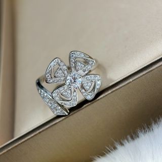 (Category: ) located in . Submitted by lunea.jewelry (Listing ID 1460078345, Image 1). Description: .