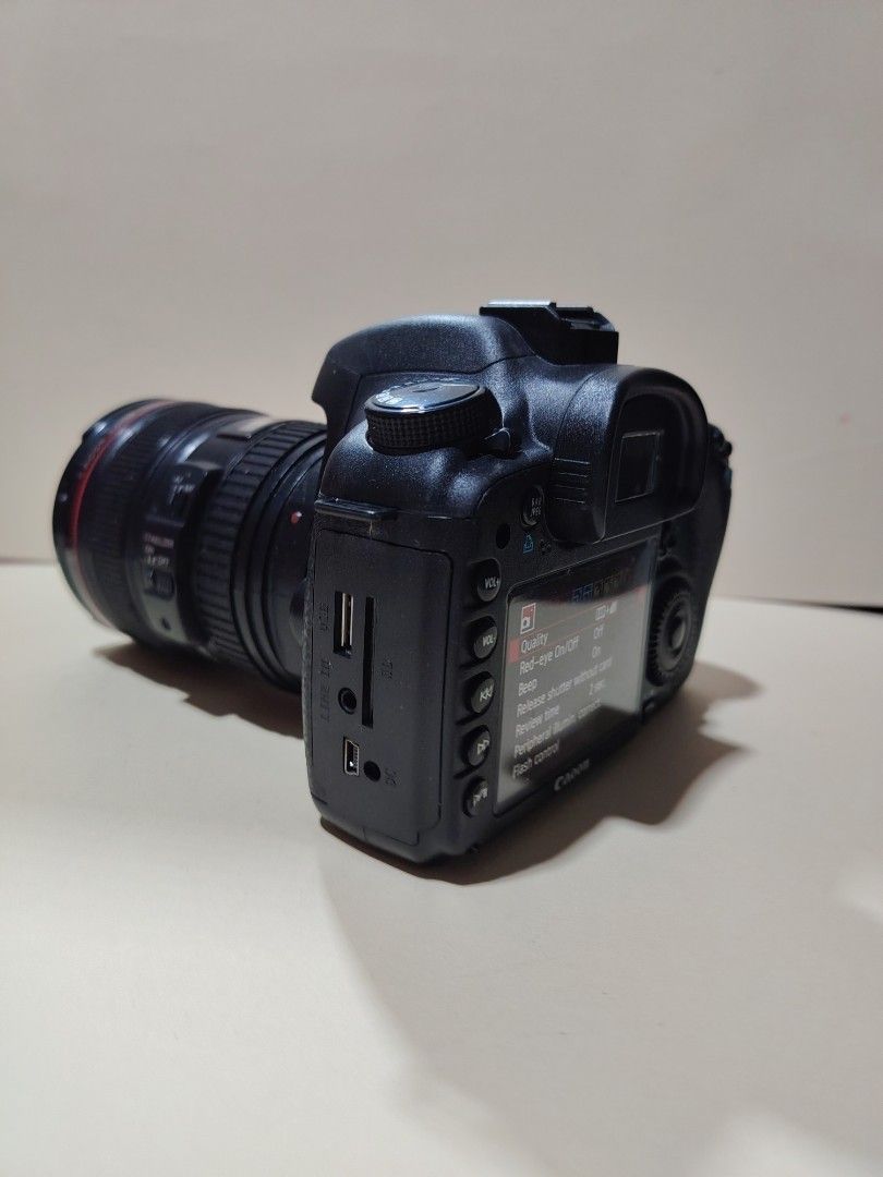 Canon DSLR SPEAKER (Category: Cameras) located in Caloocan City. Submitted by kenzoragsians (Listing ID 1459980082, Image 3). Description: Canon Multimedia Speaker – ₱1300 negotiable Fully working and in good condition. Great for collection, music, or everyday use. Features: - USB input - SD card input - Wired/AUX input - Good for music playback - Suitable for home, desk, or display setup - Fully tested and working No Return, No Refund Location: 