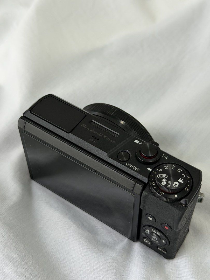 Canon G7X Mark III (Category: Cameras) located in Dasmarinas. Submitted by fromyclosettt (Listing ID 1459946253, Image 3). Description: Canon G7X Mark III Cosmetics: 8/10 Issues: None Comes with: - Original battery & Charger - Wrist Strap - SD Card - Protective Case - Camera Bag 📍Dasmariñas City, Cavite .