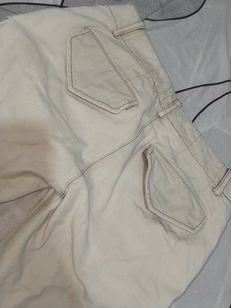 capri pants(pre loved) (Category: Other Bottoms) located in Tarlac. Submitted by quefleur (Listing ID 1460046315, Image 2). Description: - has side and back pockets - minor marks on fabric (please check photos) - perfect for petite girlies.