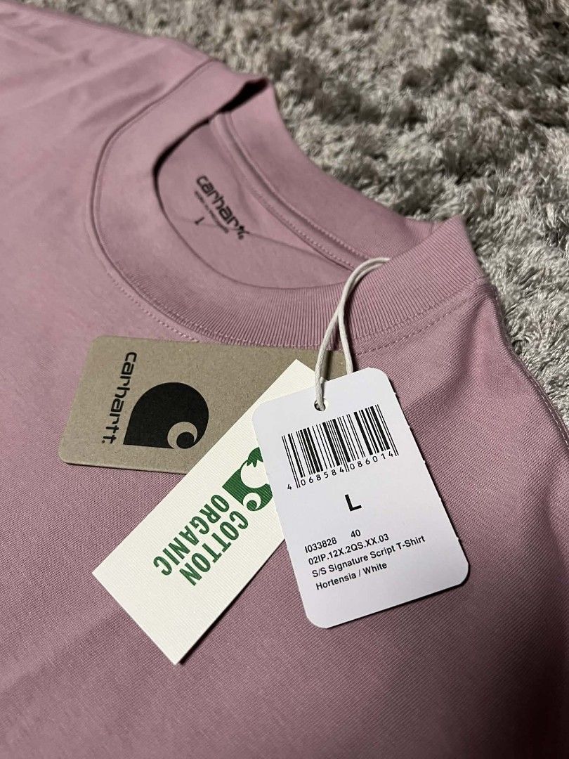 Carhartt WIP Signature Script T-Shirt (Category: Tshirts & Polo Shirts ) located in Manila. Submitted by incywincy_ (Listing ID 1460101563, Image 2). Description: - Brand: Carhartt WIP - Style: S/S Signature Script T-Shirt - Material: 100% Organic Cotton - Condition: Brand new with tags attached.