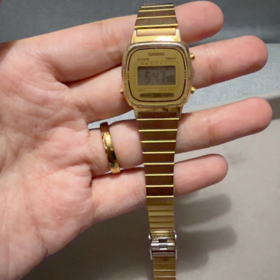 Casio Vintage Gold Digital Watch (Category: Women's Watches) located in Davao. Submitted by tingz444less (Listing ID 1460100844, Image 2). Description: authentic bought from casio still working no box na signs of wear like scratches and dark spots rfs: di na nagagamit.
