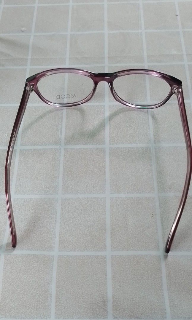 Sale!!! Cats Eye Metal Hinge Basic Eyeglasses (Category: Sunglasses & Eyewear) located in Batangas. Submitted by zenrez_shop (Listing ID 1459993449, Image 3). Description: Brand new Mood design in Italy Replaceable lenses kapag gusto nyo magpasalamin ng de grado pwede nyo lang papalitan ng lenses Matibay metal hinge Purple Color *negotiable pwedr pa tumawad sa price.