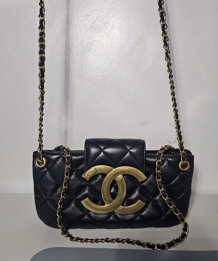 Black Quilted Shoulder bag (Category: Luxury Bags & Wallets) located in Marikina City. Submitted by lalala60325 (Listing ID 1460062884, Image 2). Description: CC Black Quilted Shoulder bag Shoulder or crossbody bag Minimal Issue on Hardware/Leather Can send Vid for bag condi No return/No refund.