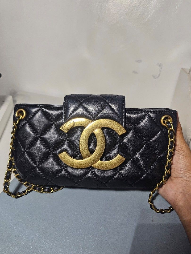 Black Quilted Shoulder bag (Category: Luxury Bags & Wallets) located in Marikina City. Submitted by lalala60325 (Listing ID 1460062884, Image 3). Description: CC Black Quilted Shoulder bag Shoulder or crossbody bag Minimal Issue on Hardware/Leather Can send Vid for bag condi No return/No refund.