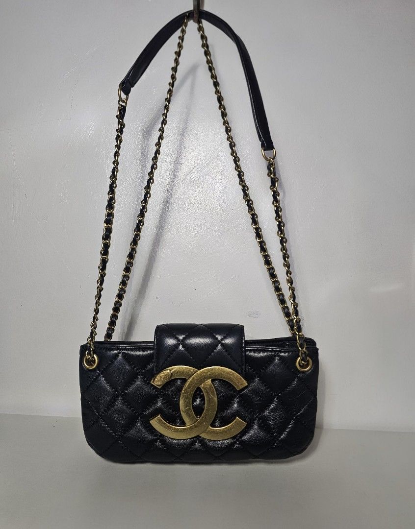Black Quilted Shoulder bag (Category: Luxury Bags & Wallets) located in Marikina City. Submitted by lalala60325 (Listing ID 1460062884, Image 1). Description: CC Black Quilted Shoulder bag Shoulder or crossbody bag Minimal Issue on Hardware/Leather Can send Vid for bag condi No return/No refund.