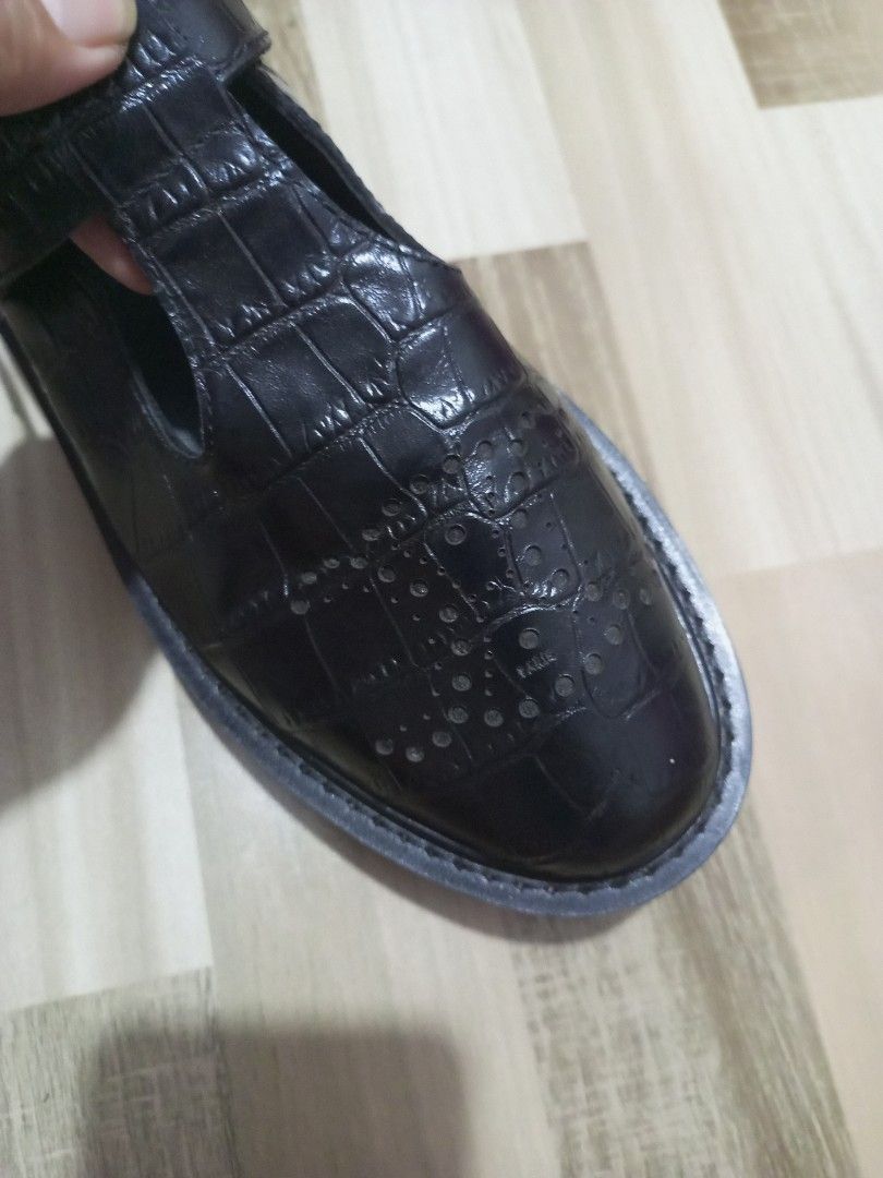 CELINE PLATFORM MARY JANE (Category: Loafers) located in Bulacan. Submitted by joanagwen (Listing ID 1460057725, Image 2). Description: CELL !NN PLATFORM MARY JANE Size 37 on tag.