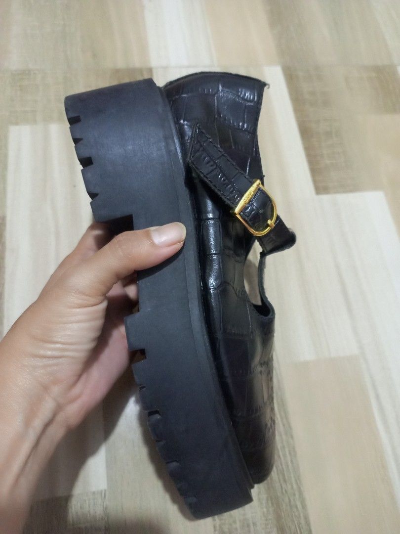 CELINE PLATFORM MARY JANE (Category: Loafers) located in Bulacan. Submitted by joanagwen (Listing ID 1460057725, Image 3). Description: CELL !NN PLATFORM MARY JANE Size 37 on tag.