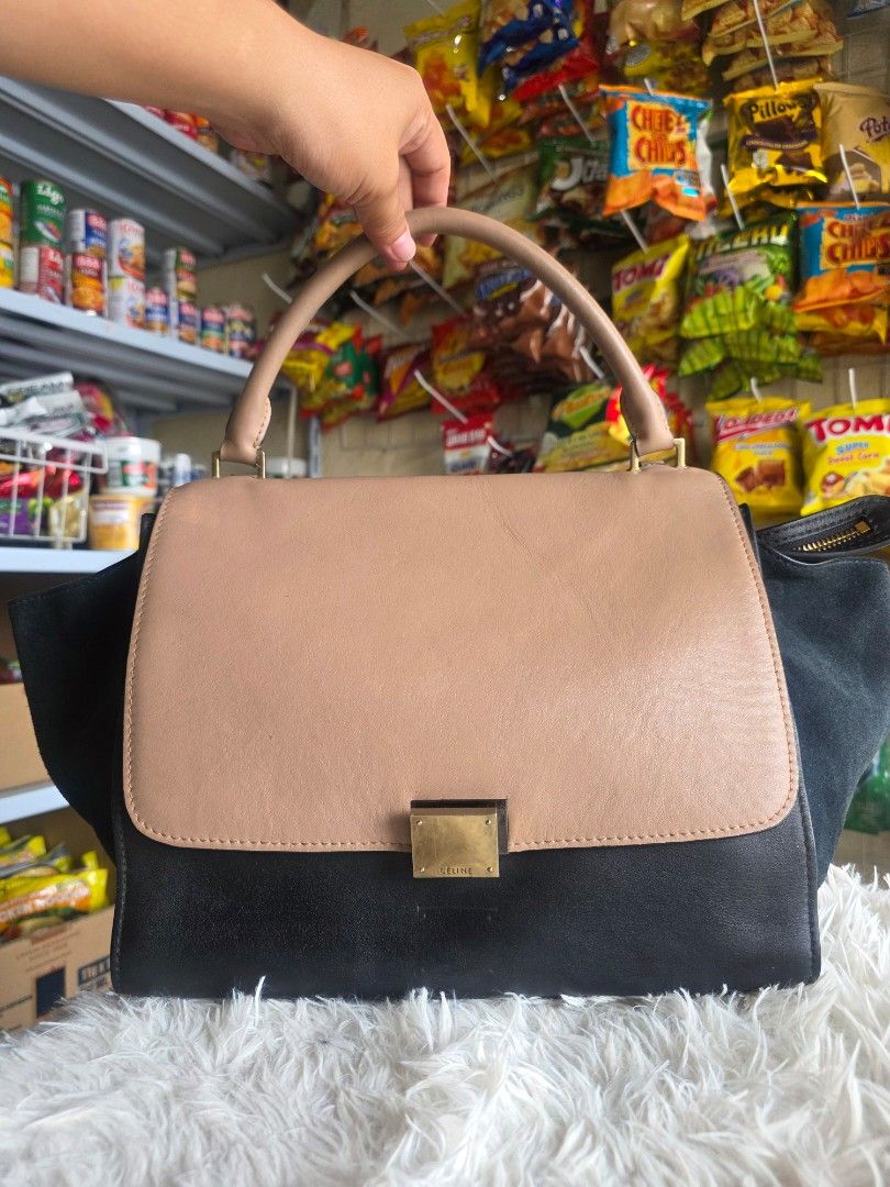 Celine Two-Tone Leather Handbag (Category: Shoulder Bags) located in Lemery. Submitted by venus23 (Listing ID 1460022155, Image 2). Description: - Celine handbag - Elegant black and tan leather combination - Versatile top handle and detachable shoulder strap - Luxurious gold hardware details - Smooth and reliable zipper closure - Spacious interior, ideal for everyday essentials or special occasion items.