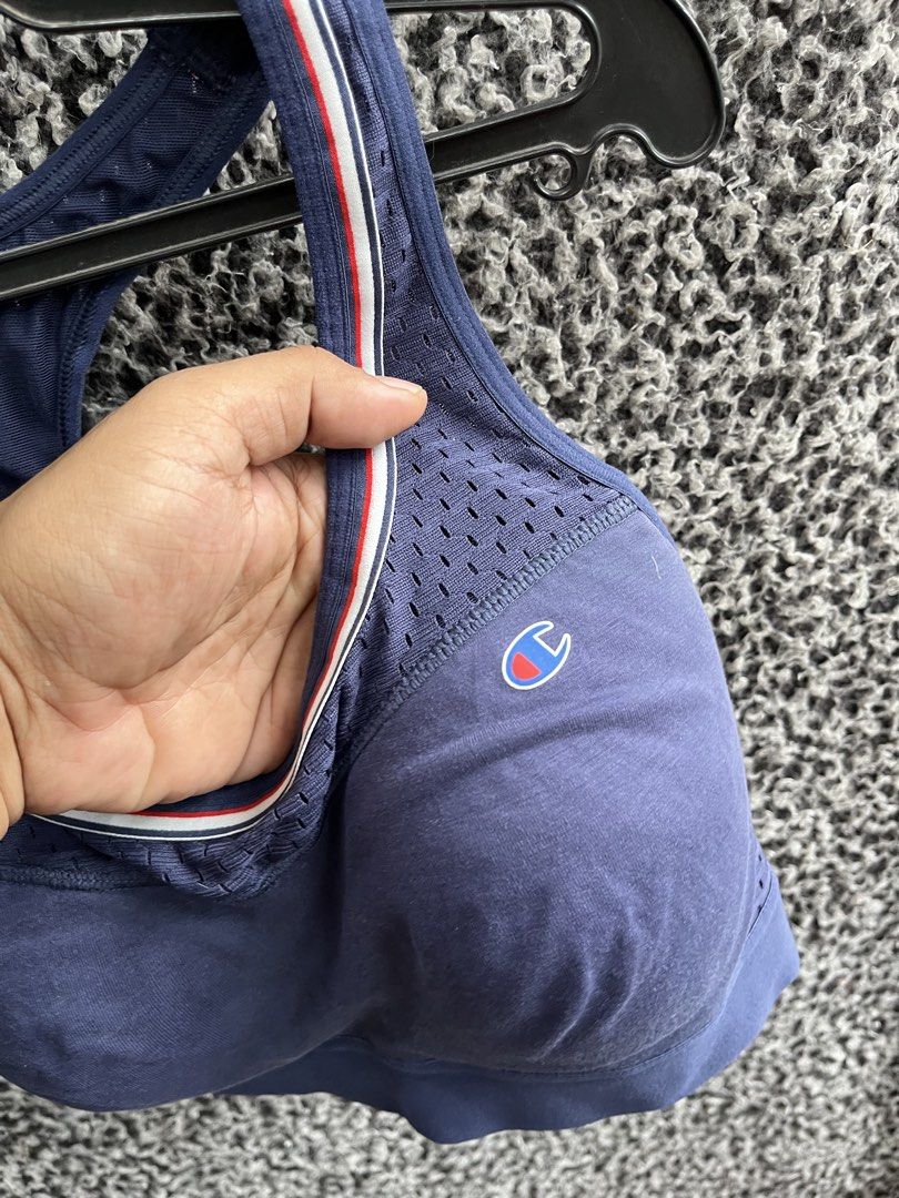 Champion Sports Bra | Size M (Category: Activewear) located in General Trias. Submitted by z_rchustlin.4 (Listing ID 1459919180, Image 2). Description: auth.
