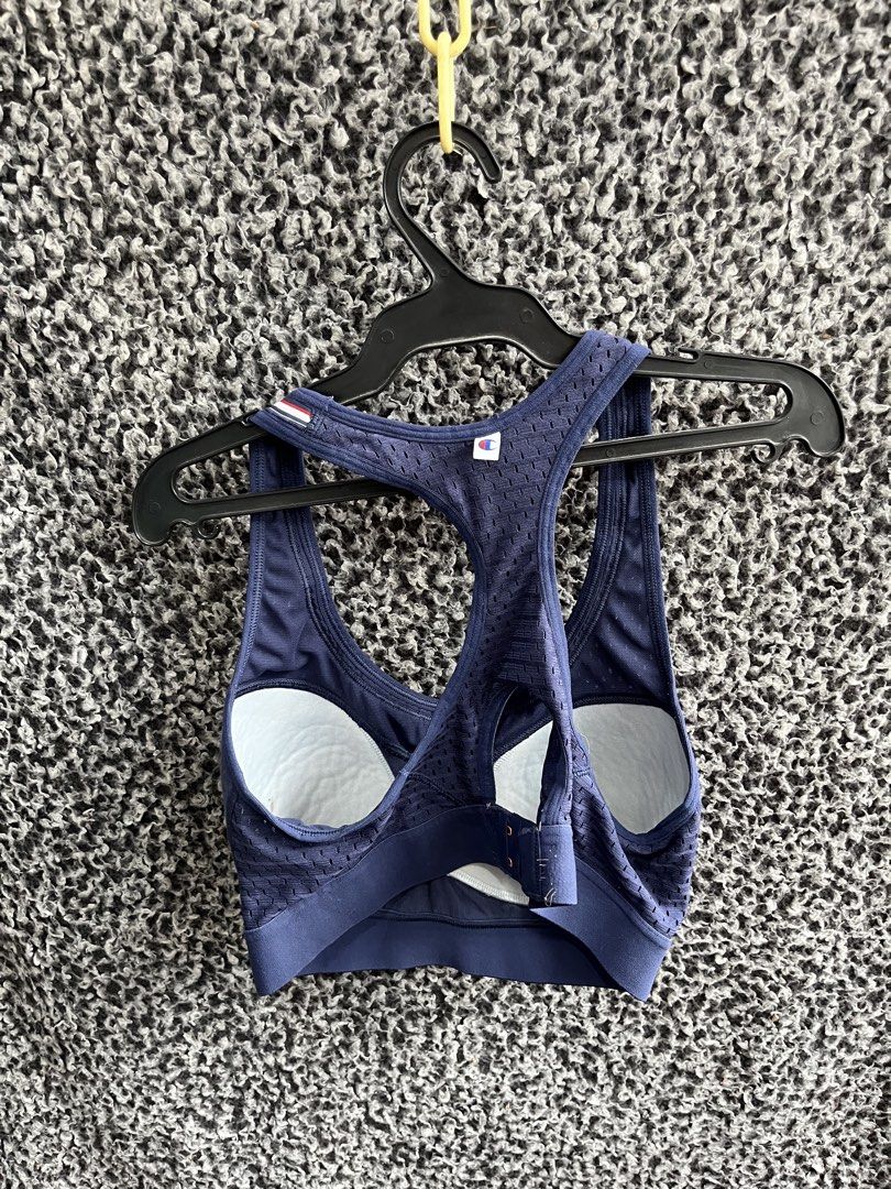 Champion Sports Bra | Size M (Category: Activewear) located in General Trias. Submitted by z_rchustlin.4 (Listing ID 1459919180, Image 3). Description: auth.
