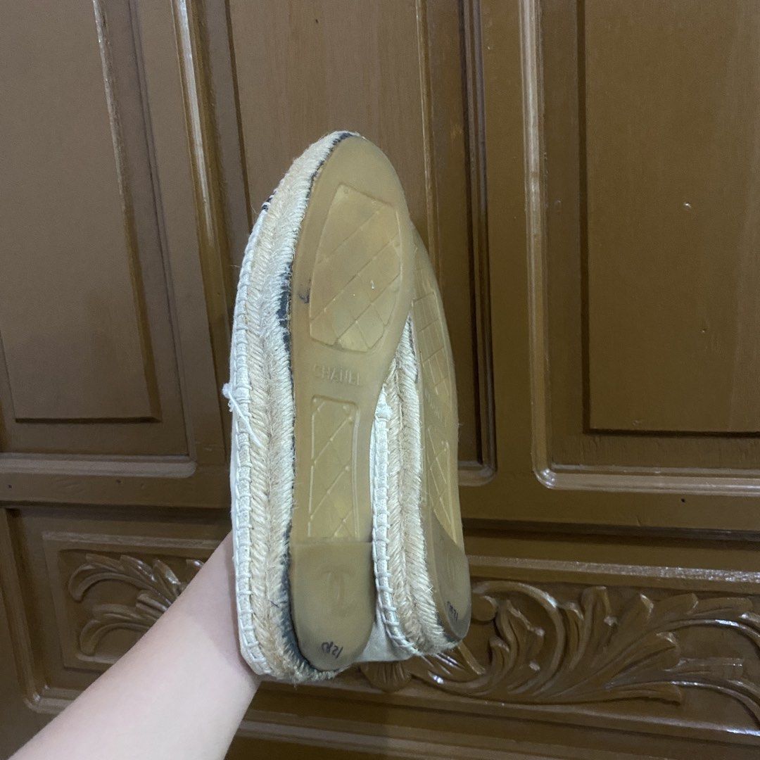 chanel (Category: Flats & Sandals) located in Taguig. Submitted by ficloo (Listing ID 1460101655, Image 3). Description: size 8.
