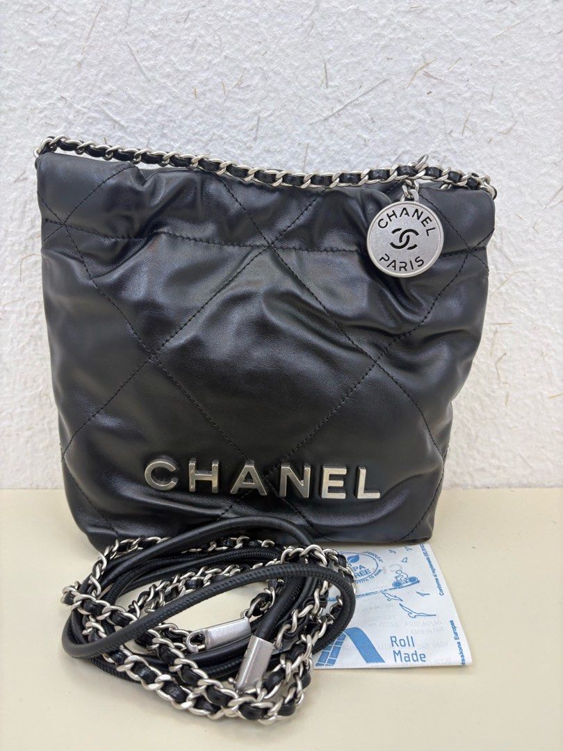 Chanel 香奈儿 晶片款 黑银22bag mini链条单肩斜挎包 18cm （分類：手袋及銀包）位於 Hong Kong。 由 little_bee_hk 提交（商品編號 1459947794，圖片 1）。簡介： 。