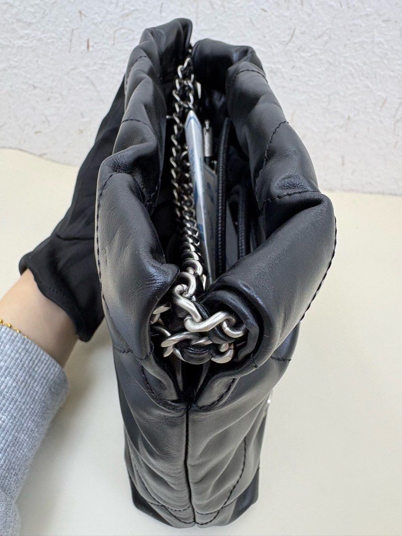 Chanel 香奈儿 晶片款 黑银22bag mini链条单肩斜挎包 18cm （分類：手袋及銀包）位於 Hong Kong。 由 little_bee_hk 提交（商品編號 1459947794，圖片 3）。簡介： 。