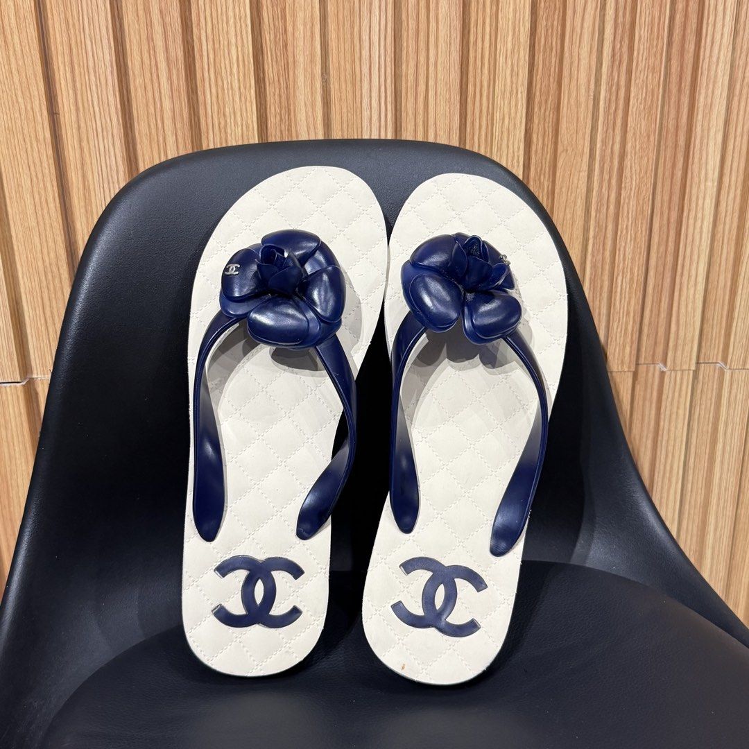Chanel Camellia rubber flip-flops (Category: Sandals) located in Bambang. Submitted by heats777 (Listing ID 1460073668, Image 2). Description: Excellent condition No issues at all Featuring quilted footbed rubber flipflops.