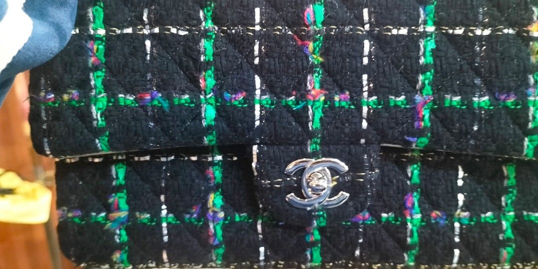 CHANEL TWEED (Category: Luxury Bags & Wallets) located in Baguio. Submitted by gracialowxury_bags (Listing ID 1460009628, Image 2). Description: GUARANTEED AUTHENTIC 💯 SILVER QUILTED LEATHER...GOOD CONDITION 👌 MONEY BACK IF PROVEN FAKE! 👜🧿🪬.