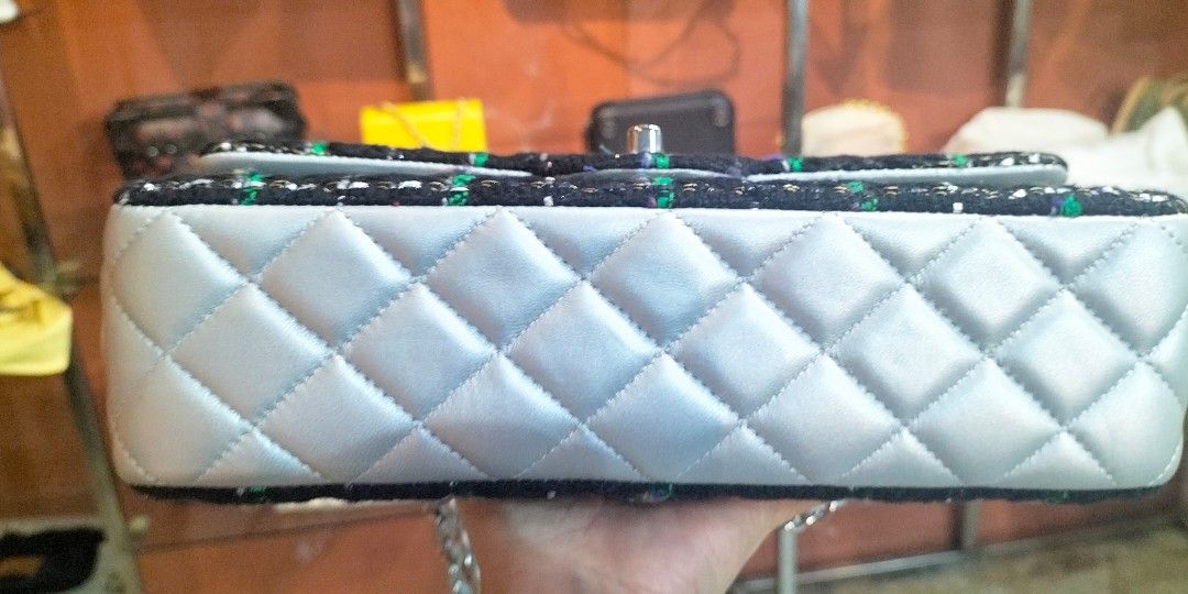 CHANEL TWEED (Category: Luxury Bags & Wallets) located in Baguio. Submitted by gracialowxury_bags (Listing ID 1460009628, Image 3). Description: GUARANTEED AUTHENTIC 💯 SILVER QUILTED LEATHER...GOOD CONDITION 👌 MONEY BACK IF PROVEN FAKE! 👜🧿🪬.