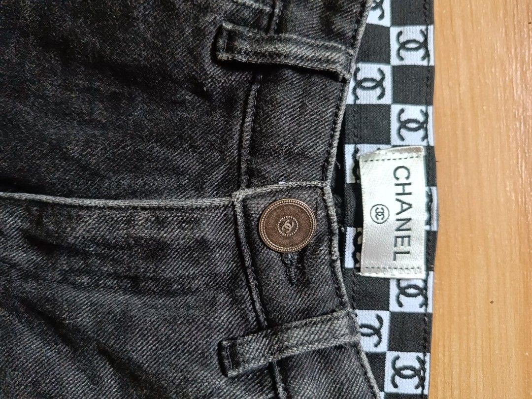 channel skinny pants (Category: Luxury Apparel) located in Manila. Submitted by jheizkiehi39708 (Listing ID 1459924707, Image 3). Description: like new no.issue size 36 28 to 30 length 35" hem 4.5".