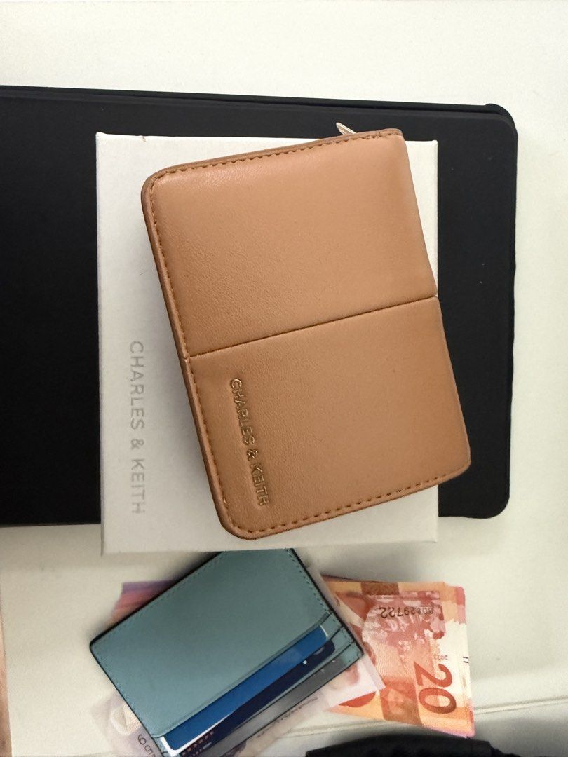 Charles and Keith (Category: Wallets & Card holders) located in Muntinlupa City. Submitted by kiarraaa (Listing ID 1459925301, Image 2). Description: Authentic charles and keith Used it 3x only With its authentic box and tag RFS: i prefer long wallets.