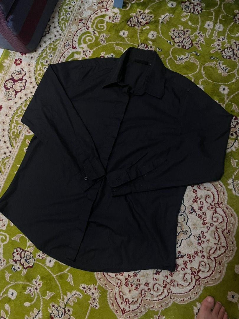 CHEF WORKS Men's Basic Server Shirt — Long Sleeve (Black) (Category: Formal Shirts) located in Antipolo. Submitted by Benjgeronimo (Listing ID 1460053228, Image 1). Description: CHEF WORKS Men's Basic Server Shirt — Long Sleeve (Black) Price: ₱500 Item is from US, not thrifted. Details: - Chef Works - W150-BLK - Black - Large - Collared shirt - Long sleeves Color rate: 9/10 Dimensions: 27x21.5 Condition: - Needs wash - Color may look slightly dif