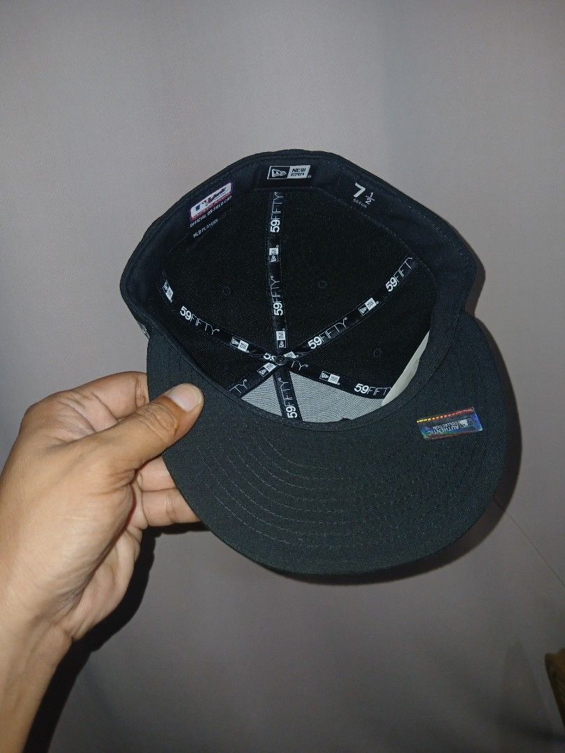 Chicago White Sox ( on field ) 7 1/2 (Category: Caps & Hats) located in Manila. Submitted by binfahad0256039 (Listing ID 1460077890, Image 2). Description: on hand brand new / authentic 100% 59fifty new era size : 7 1/2. no cod❌️ payment 1st✅️ bacoor location📍.