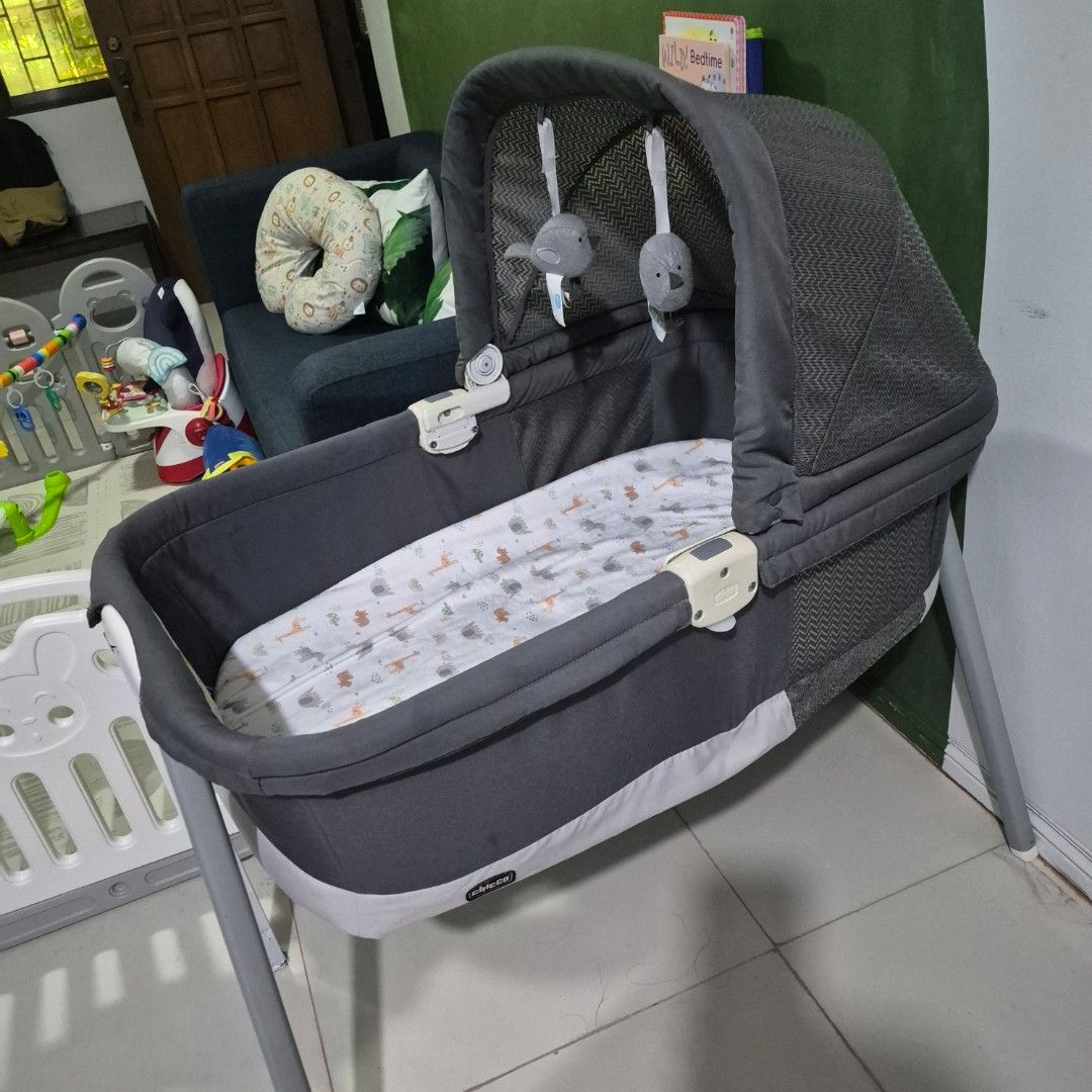 Chicco Baby Bassinet (Category: Cots & Cribs) located in Cavite. Submitted by sydslittlecorner (Listing ID 1459914774, Image 2). Description: • Pre-loved but well loved • RFS: Outgrown, and needs space (for Christmas Tree) • Defect: DIYed one of the bassinet foot (nawala kasi 🥲, please see photo).