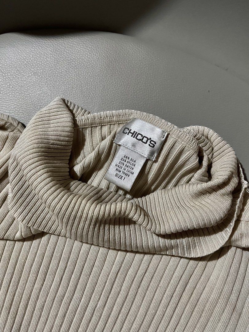 Chico's Ribbed Turtleneck Cropped Sweater Size 1 (Category: Longsleeves) located in Subic. Submitted by httpsuflea (Listing ID 1460101567, Image 2). Description: - rfs: declutterring.