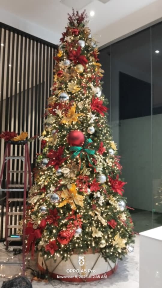 Christmas decorator and designer (Category: Other Home Decor) located in Quezon City. Submitted by jp_panganiban (Listing ID 1459983854, Image 3). Description: Baka naghahanap Ka Ng magpapa Ganda Ng Xmas decorations mo ngayong Xmas season nagddecorate Kami Ng Xmas tree,garlands,wreath,table topper at marami pang iba 17yrs na po akong decorator from SM PM IS THE KEY! 09166060839 09917651030.