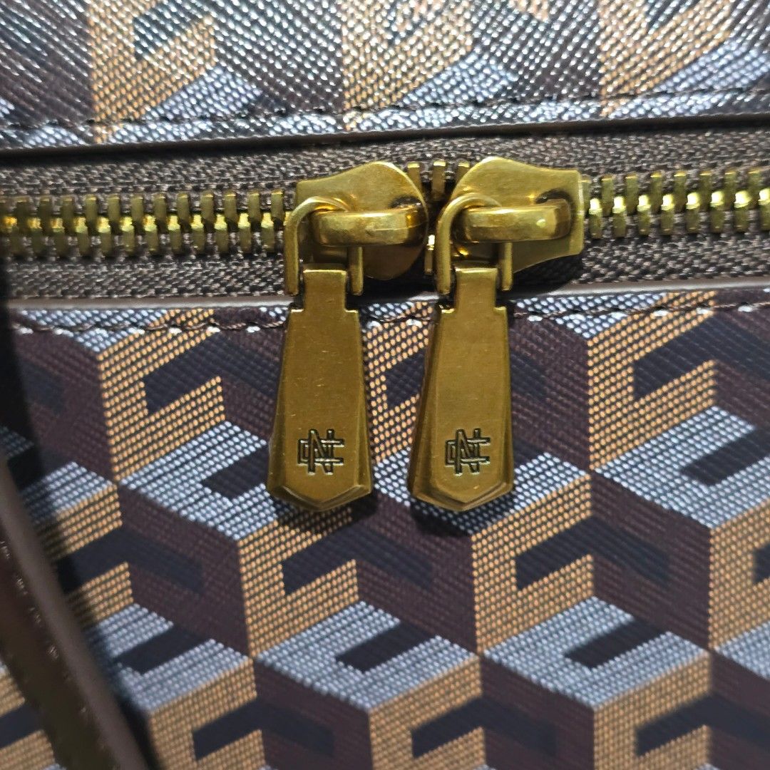 Christy ng JUNO sling CHESTNUT BROWN (Category: Cross-body Bags) located in Manila. Submitted by spongeb0b.14 (Listing ID 1460066326, Image 3). Description: minor flaw.. see photos. not noticeable. once lang nagamit.