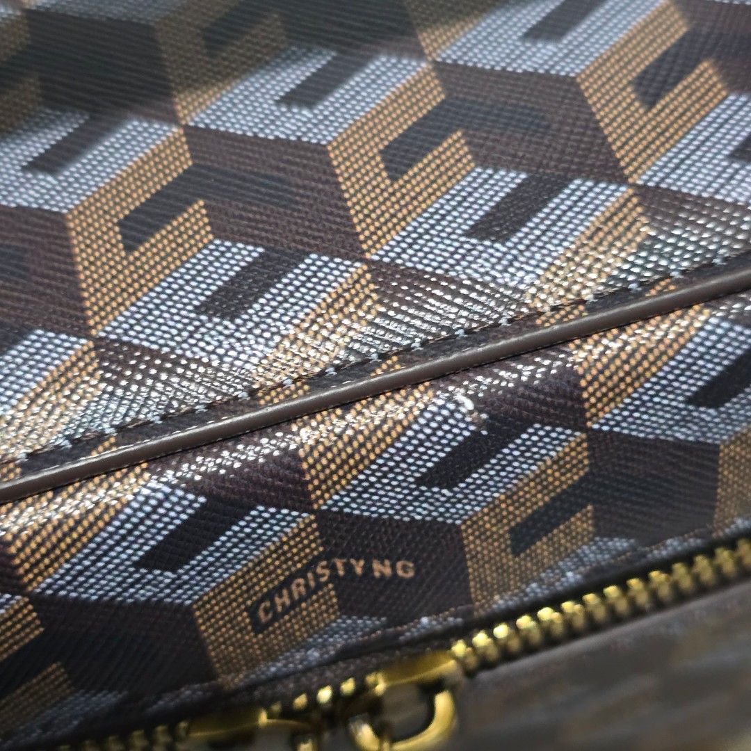 Christy ng JUNO sling CHESTNUT BROWN (Category: Cross-body Bags) located in Manila. Submitted by spongeb0b.14 (Listing ID 1460066326, Image 2). Description: minor flaw.. see photos. not noticeable. once lang nagamit.