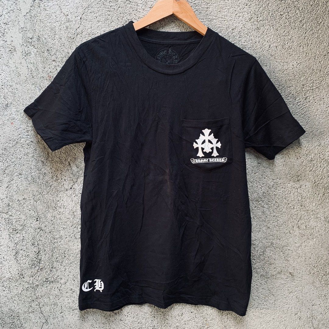 Chrome Heart (Category: Tshirts & Polo Shirts ) located in Cabadbaran. Submitted by reylandx (Listing ID 1460056728, Image 1). Description: Dimes: 19x27 Size: S to M Color rate: 9.8/10 Excellent condition Issue: may kunting kupas see last pic but not noticeable naman. (Off lang) ₱700 with nego pa.
