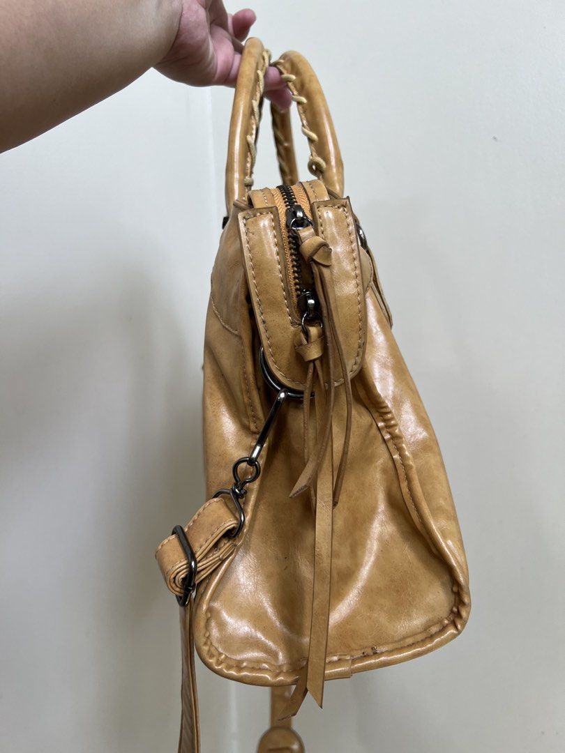 City Bag (Category: Luxury Bags & Wallets) located in Cagayan de Oro. Submitted by kc_missy (Listing ID 1459981186, Image 3). Description: .
