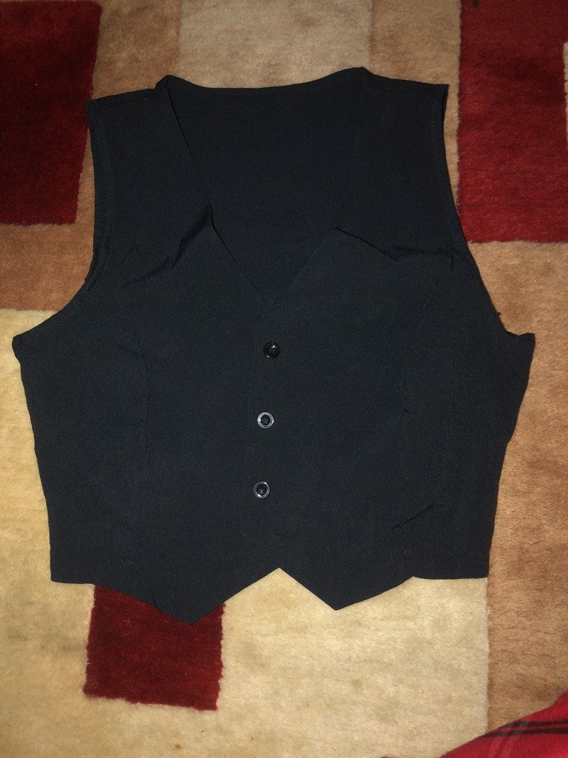 Clashe Black Vest XS (24) (Category: Sleeveless) located in Bulacan. Submitted by shinzyx (Listing ID 1460020724, Image 1). Description: - Brand: Clashe - Item: Black Vest - Size: XS (fits waist 24) - Style: Classic vest with three front buttons - Versatile: Great for layering or wearing on its own - Condition: Please check photos for detailed views.