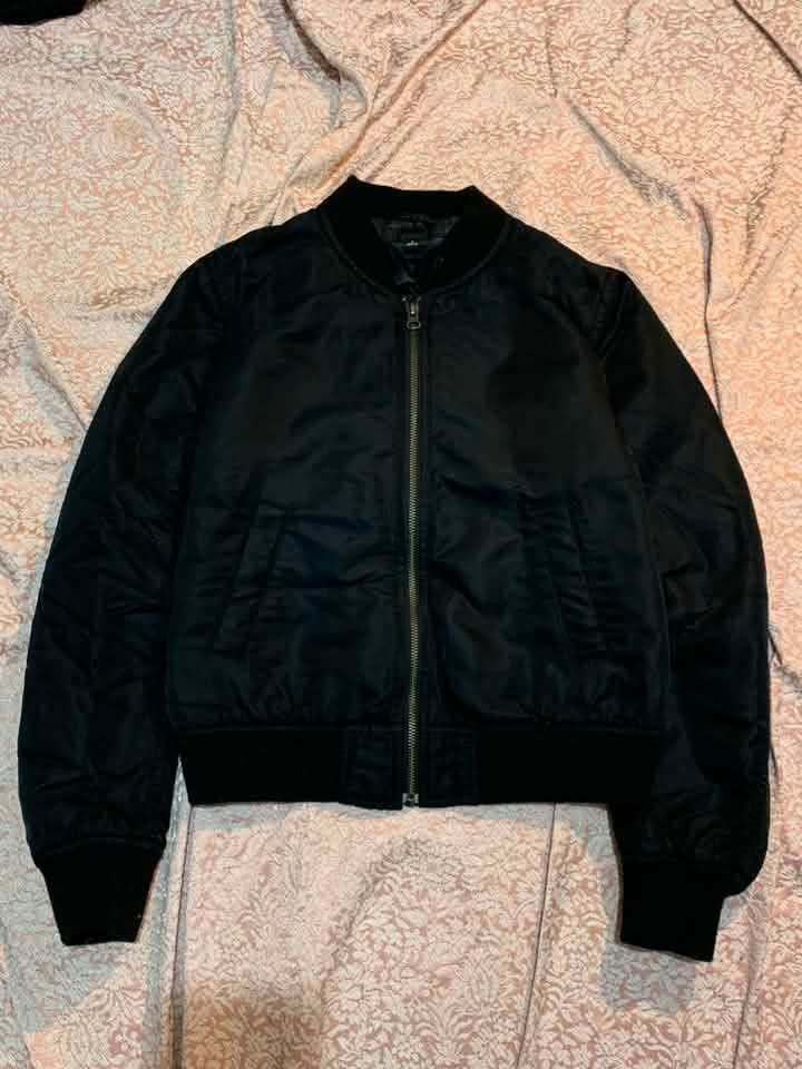 Classic Black UNIQLO MA-1 Bomber Jacket (Category: Coats, Jackets and Outerwear) located in Baguio. Submitted by mir_yam.elias (Listing ID 1459997901, Image 2). Description: UNI QLO MA-1 Bomber Jacket ‎classic black featuring a full-zip front and ribbed trim ‎Made in Indonesia ‎Fits XS-S on mens; XS-SemiM womens ‎S on tag ‎Good as new, tag nalang kulang ‎W 39 cm ‎Neck to bottom L 52.5 cm ‎Shoulder W 37.5 cm.