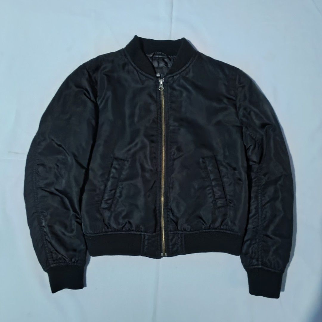 Classic Black UNIQLO MA-1 Bomber Jacket (Category: Coats, Jackets and Outerwear) located in Baguio. Submitted by mir_yam.elias (Listing ID 1459997901, Image 3). Description: UNI QLO MA-1 Bomber Jacket ‎classic black featuring a full-zip front and ribbed trim ‎Made in Indonesia ‎Fits XS-S on mens; XS-SemiM womens ‎S on tag ‎Good as new, tag nalang kulang ‎W 39 cm ‎Neck to bottom L 52.5 cm ‎Shoulder W 37.5 cm.