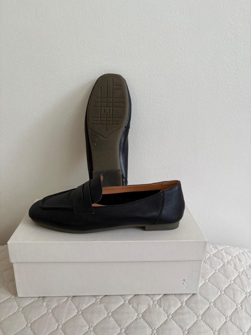 CMG Black Leather Square Toe Loafers Size 7 (Category: Loafers) located in Makati City. Submitted by zen.pat_antonio (Listing ID 1459926476, Image 3). Description: - Brand: CMG - Material: Black Leather - Design: Square Toe - Style: Easy Slip-On - Comfort: Comfortable for everyday wear - Occasion: Great for work or casual outings - Includes: Original box.