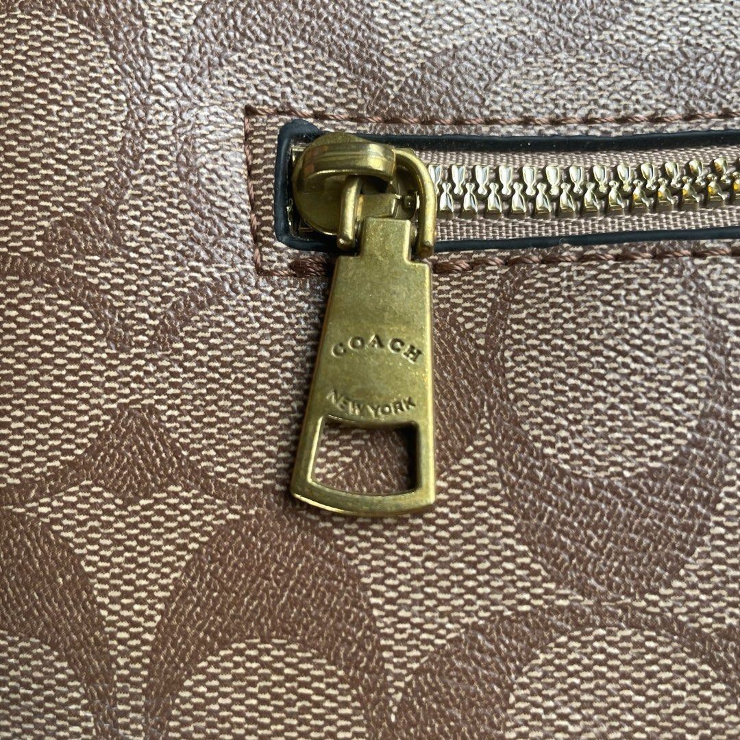 COACH 2-way Crossbody Bag (Category: Cross-body Bags) located in Dasmarinas. Submitted by styledlyf.ss (Listing ID 1459994547, Image 3). Description: COACH 2-way Crossbody Bag Length: 17 Width: 21 Fits to: Medium (Womens) - Excellent Condition - Minimal signs of usage - color rate: 9/10 - Issue/s: ballpen stain (Not seen ww) - Color may vary due to lighting 🏷️ : ₱679 + Shipping Fee.
