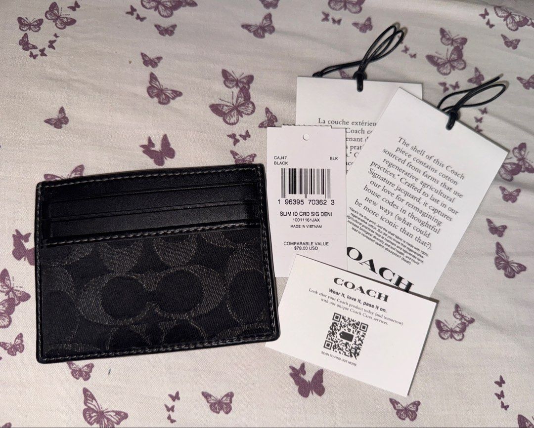 Authentic Coach Card Holder Wallet (Category: Wallets & Card holders) located in Manila. Submitted by declutzxd (Listing ID 1459993716, Image 1). Description: bought last year only. issue: nagkaroon lang ng black yung plastic sa loob pero aside from that bago pa yung wallet..