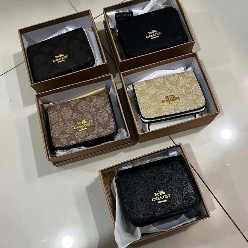 Coach Micro Sling bag (Category: Luxury Bags & Wallets) located in Guinobatan. Submitted by jadieee_young22 (Listing ID 1460058724, Image 3). Description: Coach micro sling bag ✨ • Fresh from 🇻🇳 • With box, dust bag & receipt • Yes to choosing ₱1,050 — retail Payment upon ordering Mop: gcash Delivery: tiktok checkout via Jnt.
