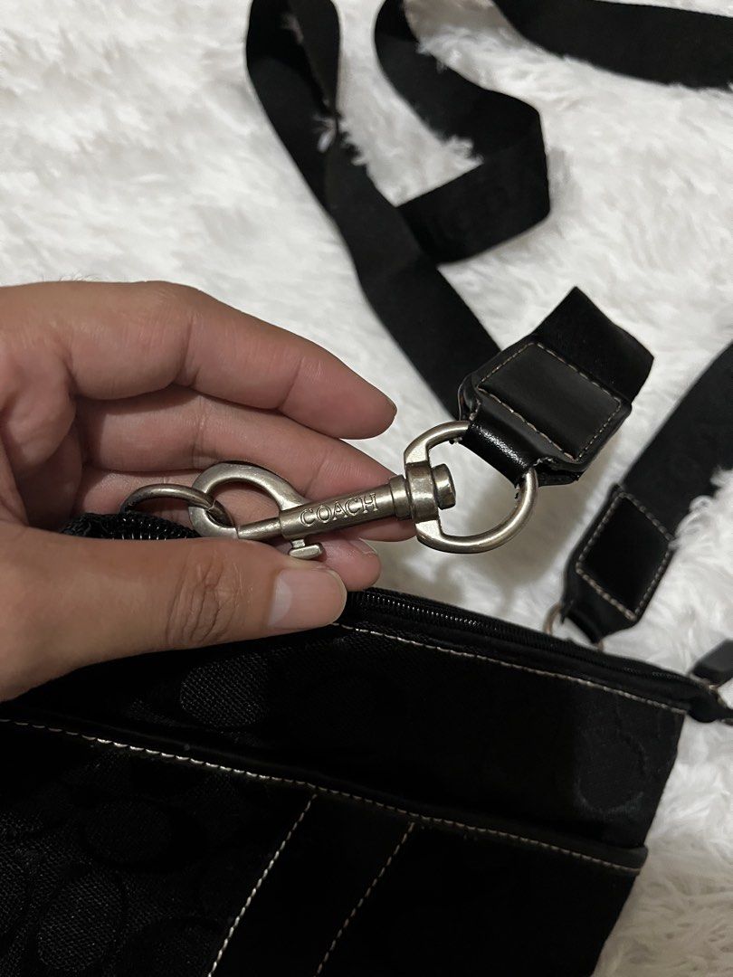 Coach Off (Category: Luxury Bags & Wallets) located in Paranaque City. Submitted by kuuuurt (Listing ID 1459927612, Image 3). Description: Excellent Condition Color rate 9/10 Issue details on picture 🏷️300 + SHIPPING FEE 📦 SHIPPING NATIONWIDE via J&T 📍 Parañaque 1700.