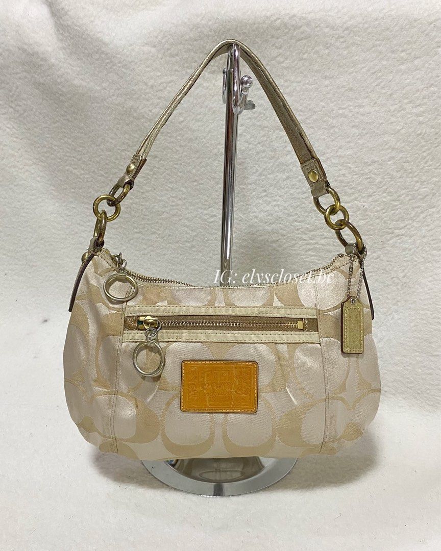 Coach Poppy Kili (Category: Shoulder Bags) located in Baguio. Submitted by elyscloset.bc. (Listing ID 1459991596, Image 1). Description: Crack lang creed pero di pa naalis. Strap and canvas clean.