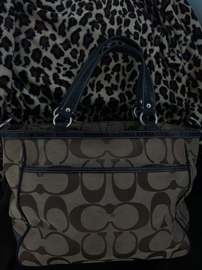 coach tote bags (Category: Tote Bags) located in Manila. Submitted by charmeofficial (Listing ID 1459914068, Image 2). Description: .