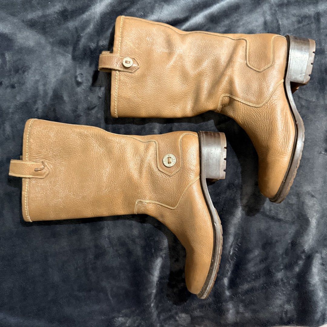 Cole Haan Leather Boots (Category: Boots) located in Cainta. Submitted by missbelle.ph (Listing ID 1460018878, Image 2). Description: Very fashionable! Perfect for your next Autumn Trip. Original Cole Haan Pure Leather Boots Size: 7.5 Best fits size 23.0 to 23.5cm if mag socks na makapal. Pwede sa 24cm pero manipis na socks lang. Note: *No box. *Needs cleaning lang. Use leather cleaner. *Also may missing button on left boot. See last photo..
