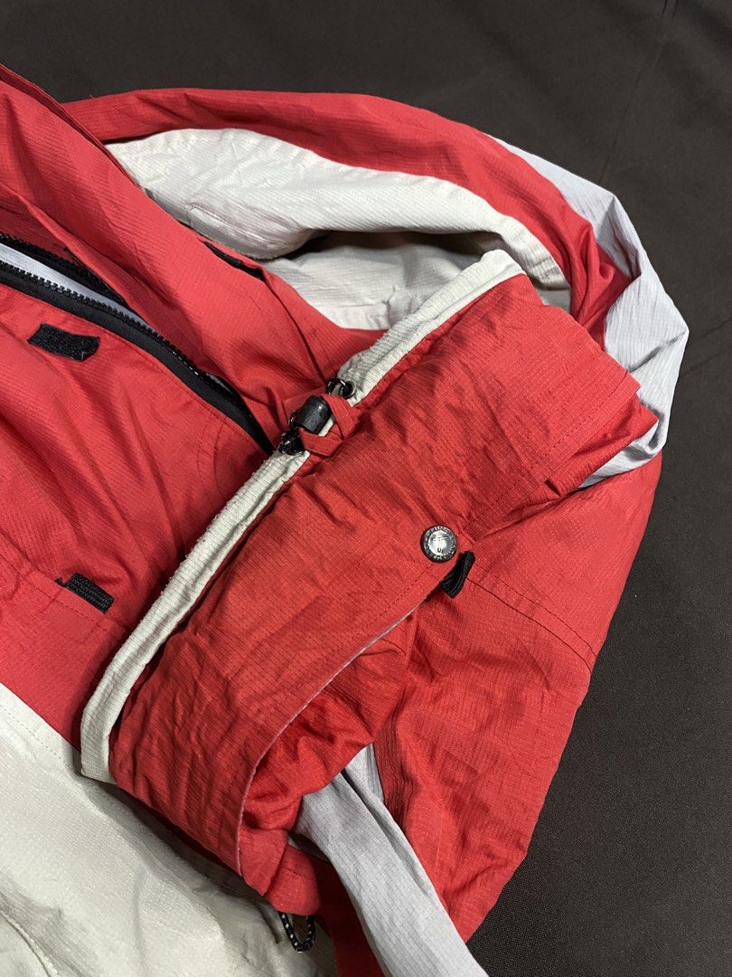 Columbia Outdoor Jacket (Category: Coats, Jackets and Outerwear) located in Bay. Submitted by paoloconic70568 (Listing ID 1459951018, Image 3). Description: Columbia Outdoor Jacket (Titanium) Waterproof/Breathable Good for outdoor activities Packable Hood Color Rate: 10/10 Color may vary due to lighting Fb:Paolo Coniconde Ig: pao_thriftxx M on tag W-20 L-25 Issue: Zipper not working pero double zip to.
