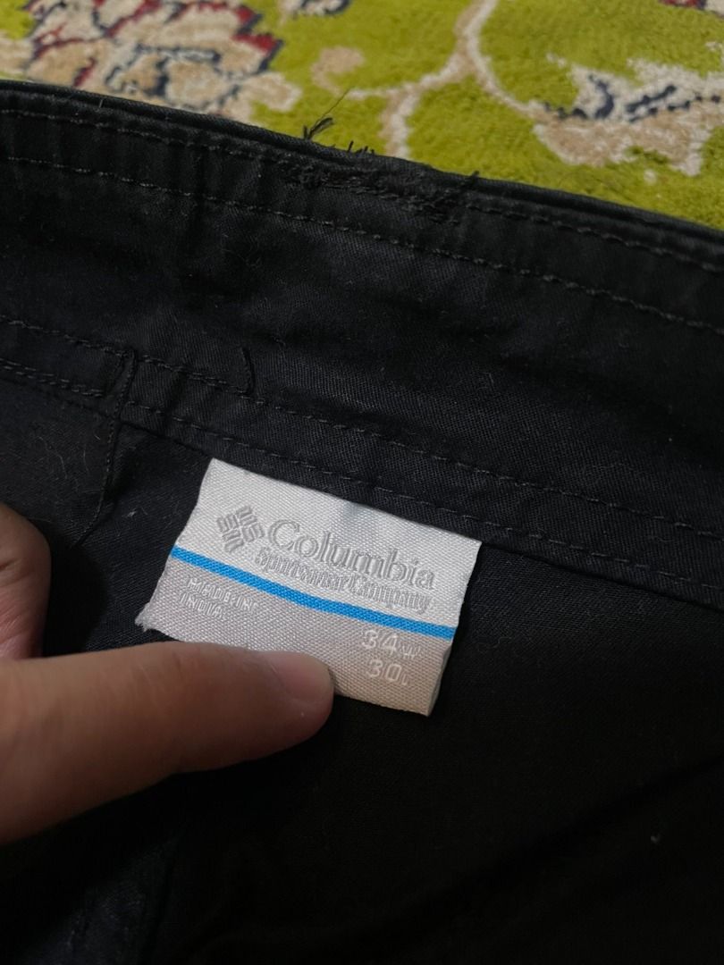 Columbia Straight Fit Pants (Category: Chinos) located in Antipolo. Submitted by Benjgeronimo (Listing ID 1460051590, Image 2). Description: Columbia Straight Fit Pants Price: ₱400 Item is from US, not thrifted. Details: - Brand: Columbia - Fit: Straight Fit - Color: Black/Navy - Front pockets - 2 back pockets - Side utility pocket Color rate: 9/10 - Dimensions: 36 in length, 15 in width Condition: - Needs wash - Color may look slightly different
