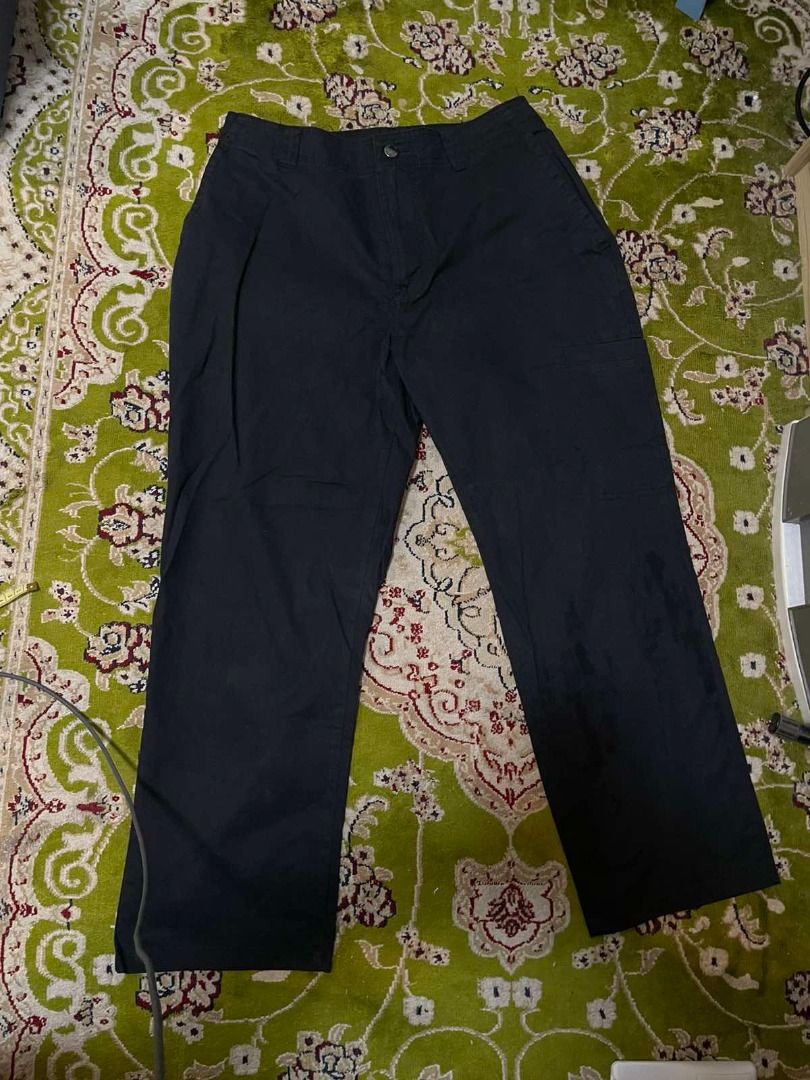Columbia Straight Fit Pants (Category: Chinos) located in Antipolo. Submitted by Benjgeronimo (Listing ID 1460051590, Image 1). Description: Columbia Straight Fit Pants Price: ₱400 Item is from US, not thrifted. Details: - Brand: Columbia - Fit: Straight Fit - Color: Black/Navy - Front pockets - 2 back pockets - Side utility pocket Color rate: 9/10 - Dimensions: 36 in length, 15 in width Condition: - Needs wash - Color may look slightly different