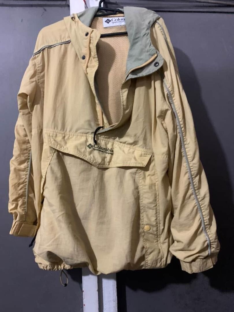 COLUMBIA WIND BREAKER (Category: Coats, Jackets and Outerwear) located in Manila. Submitted by claudeorio12 (Listing ID 1459986740, Image 1). Description: Size medium-large.