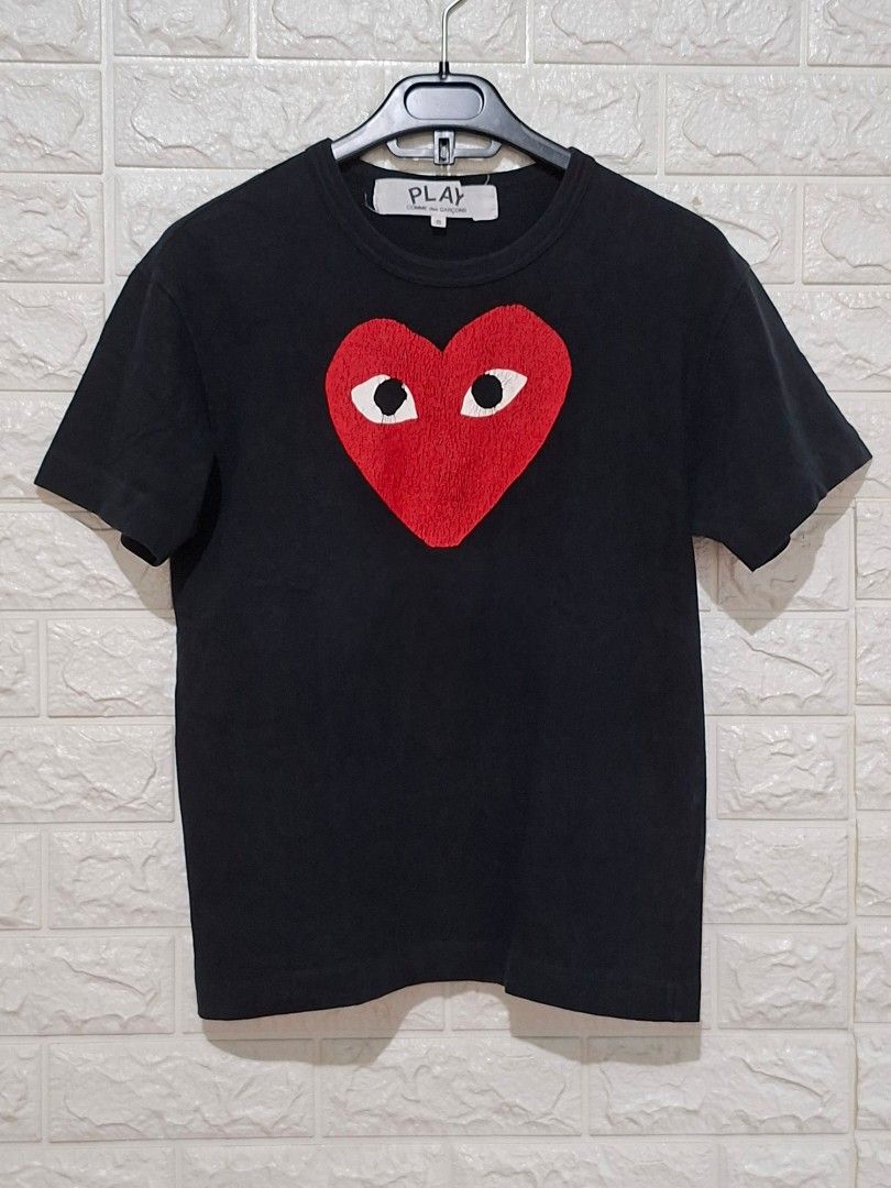 Comme des Garcons Play t-shirt (Category: Shirts) located in Taguig. Submitted by authprelovedonlineshop2 (Listing ID 1459942007, Image 2). Description: - Comme des Garcons Play t-shirt - Black color - Features iconic red heart logo with white eyes - Size: Small - Made in Japan - Crew neck, short sleeves - Very Good Condition - Small-Medium Php888 🍀All items are preloved unless stated as brand new. 🍀Please manage your expectations. Major flaws 