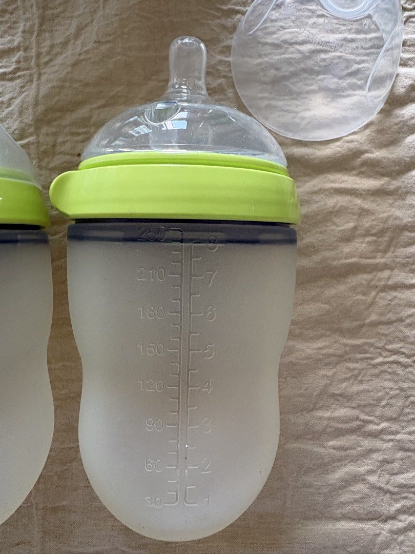 Como Tomo Feeding Bottles 4 pcs (Category: Breastfeeding & Bottle Feeding) located in Quezon City. Submitted by njor20 (Listing ID 1460064707, Image 3). Description: RFS: baby did not use feeding bottles 2 pcs 150ml 2 pcs 250ml With unused nipples included .