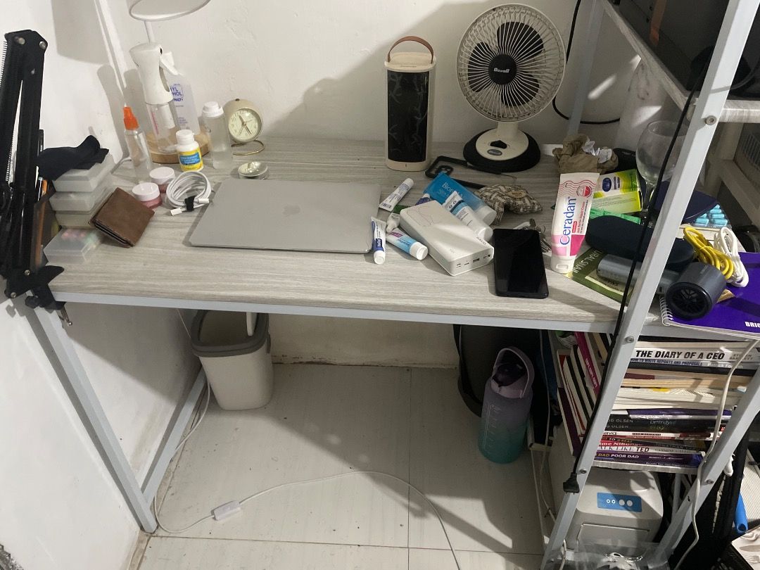 Computer Table + Ergonomic Chair (Category: Tables & Sets) located in Quezon City. Submitted by markgonzales_ (Listing ID 1459927234, Image 3). Description: DIY Set.